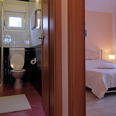 Sandra Bed & Breakfast 3*