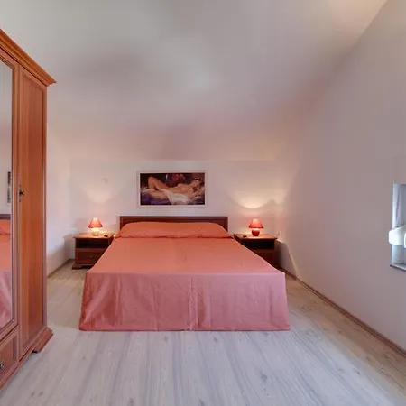 Sandra Bed & Breakfast 3*